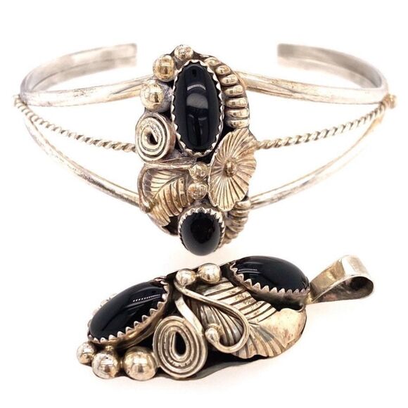 Sterling Onyx Cuff and Pendant Set - Picture 1 of 8